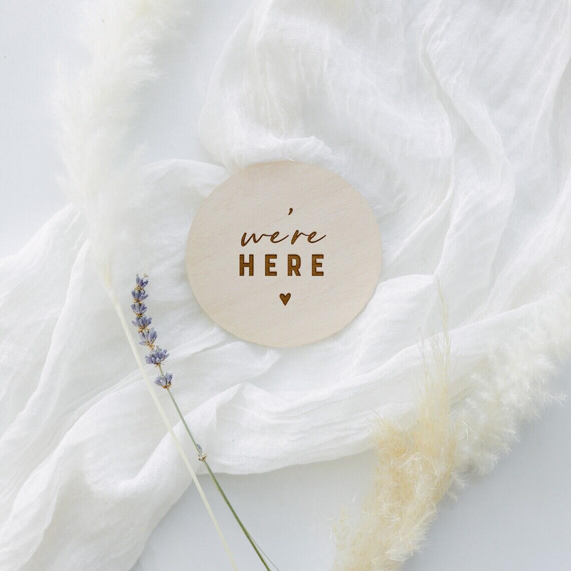 We're Here Newborn Twin Baby A - Baby Nursery Sign 评论和价格